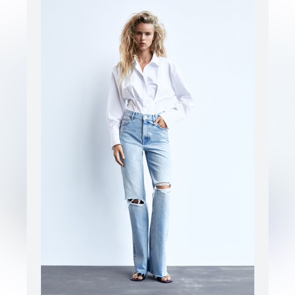 Zara Light Wash High Rise Wide Leg Distressed Front Denim Jeans Size 4